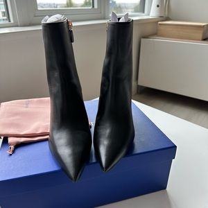 Stuart Weiztman 7.5 ankle booties